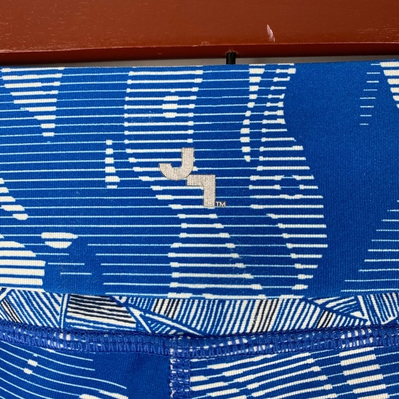 Women's Joy Lab Blue Leaf Patterned Mid Rise Athletic Leggings Size Medium - Picture 5 of 5